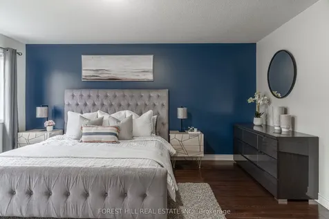 2019 Trawden Way Oakville ON L6M 0M3