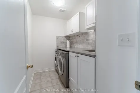 2019 Trawden Way Oakville ON L6M 0M3
