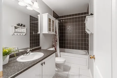 2019 Trawden Way Oakville ON L6M 0M3