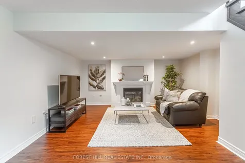 2019 Trawden Way Oakville ON L6M 0M3