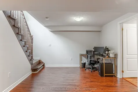 2019 Trawden Way Oakville ON L6M 0M3
