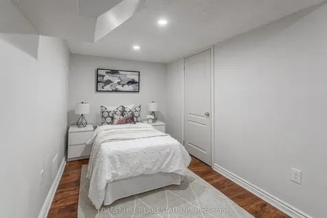 2019 Trawden Way Oakville ON L6M 0M3