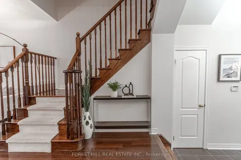 2019 Trawden Way Oakville ON L6M 0M3