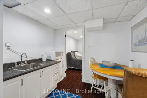 5255 Guildwood Way Mississauga ON L5R 4A9