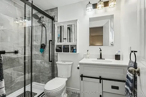 2122 Hunt Crescent Burlington ON L7M 2P3