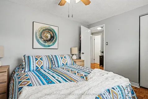 2122 Hunt Crescent Burlington ON L7M 2P3