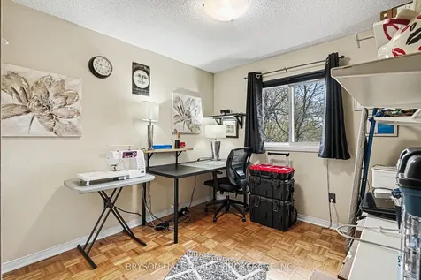 2122 Hunt Crescent Burlington ON L7M 2P3