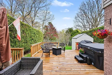 2122 Hunt Crescent Burlington ON L7M 2P3