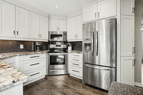 2122 Hunt Crescent Burlington ON L7M 2P3