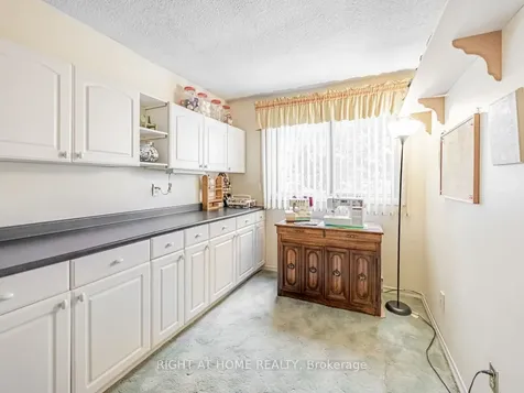 6540 Falconer Drive Mississauga ON L5N 1M1