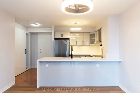 35 Kingsbridge Garden Circle Mississauga ON L5R 3Z5