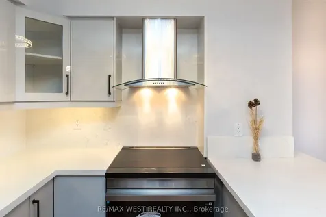 35 Kingsbridge Garden Circle Mississauga ON L5R 3Z5