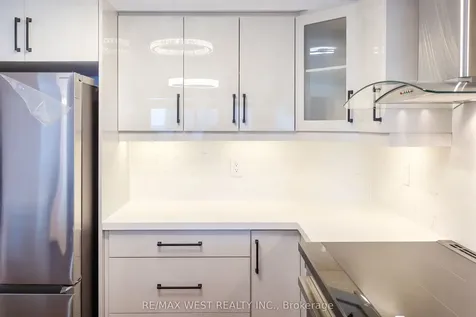 35 Kingsbridge Garden Circle Mississauga ON L5R 3Z5