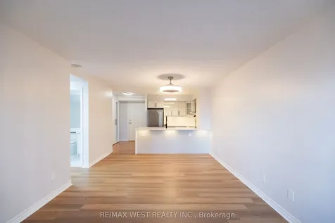 35 Kingsbridge Garden Circle Mississauga ON L5R 3Z5