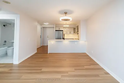 35 Kingsbridge Garden Circle Mississauga ON L5R 3Z5