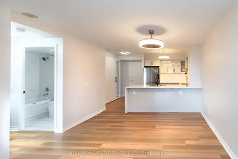 35 Kingsbridge Garden Circle Mississauga ON L5R 3Z5