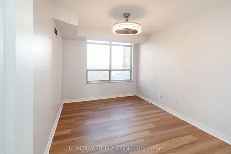 35 Kingsbridge Garden Circle Mississauga ON L5R 3Z5