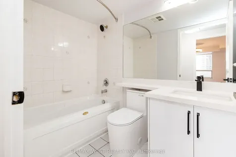 35 Kingsbridge Garden Circle Mississauga ON L5R 3Z5