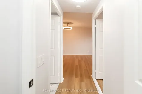 35 Kingsbridge Garden Circle Mississauga ON L5R 3Z5