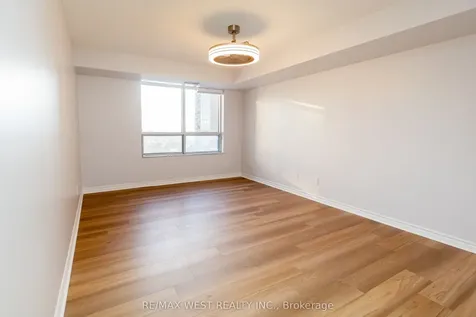 35 Kingsbridge Garden Circle Mississauga ON L5R 3Z5