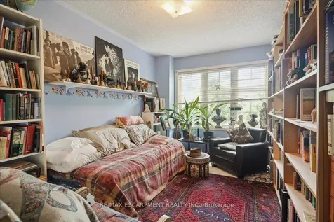 5224 Thornburn Drive Burlington ON L7L 6R4