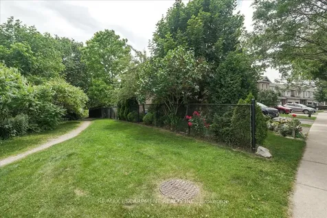 5224 Thornburn Drive Burlington ON L7L 6R4
