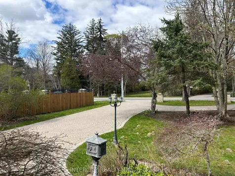 1262 Mississauga Road Mississauga ON L5H 2J2