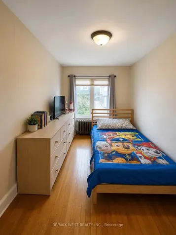 112 Silverthorn Avenue Toronto ON M6N 3J9
