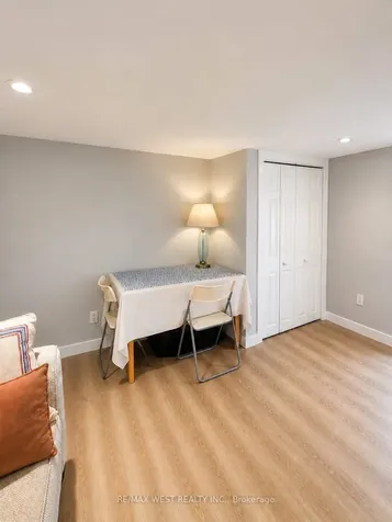 112 Silverthorn Avenue Toronto ON M6N 3J9