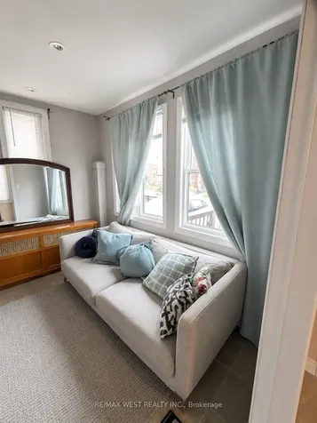 112 Silverthorn Avenue Toronto ON M6N 3J9