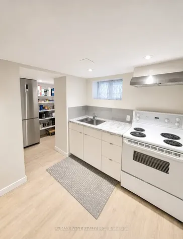 112 Silverthorn Avenue Toronto ON M6N 3J9
