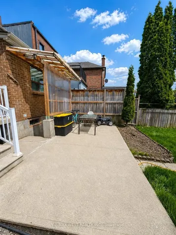 112 Silverthorn Avenue Toronto ON M6N 3J9