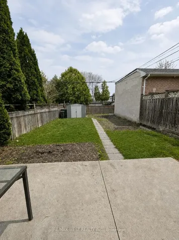 112 Silverthorn Avenue Toronto ON M6N 3J9