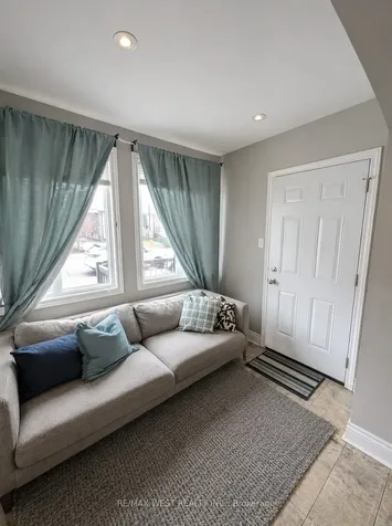 112 Silverthorn Avenue Toronto ON M6N 3J9