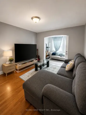 112 Silverthorn Avenue Toronto ON M6N 3J9