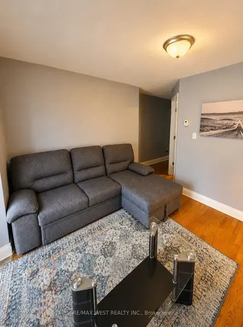 112 Silverthorn Avenue Toronto ON M6N 3J9