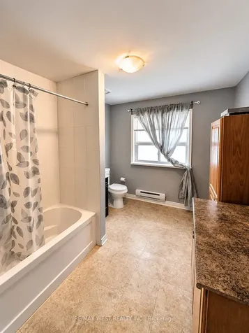 112 Silverthorn Avenue Toronto ON M6N 3J9