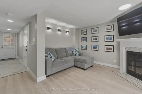 2272 Mowat Avenue Oakville ON L6H 5L8