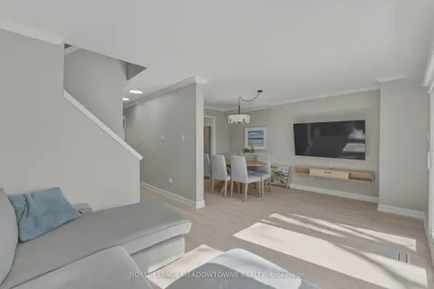 2272 Mowat Avenue Oakville ON L6H 5L8