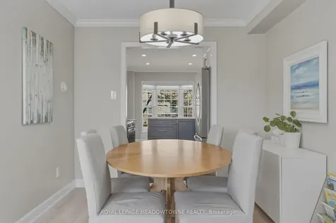 2272 Mowat Avenue Oakville ON L6H 5L8
