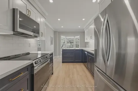 2272 Mowat Avenue Oakville ON L6H 5L8