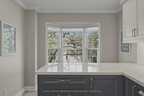 2272 Mowat Avenue Oakville ON L6H 5L8