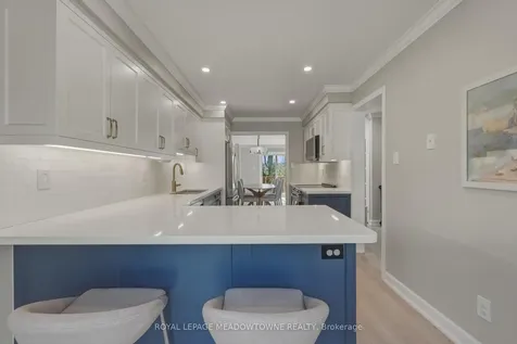 2272 Mowat Avenue Oakville ON L6H 5L8