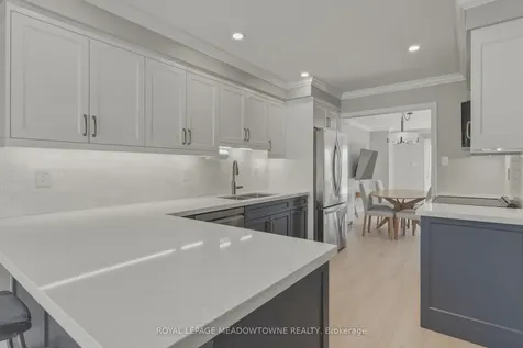 2272 Mowat Avenue Oakville ON L6H 5L8