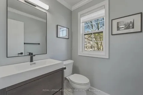 2272 Mowat Avenue Oakville ON L6H 5L8