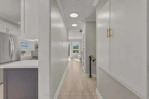 2272 Mowat Avenue Oakville ON L6H 5L8