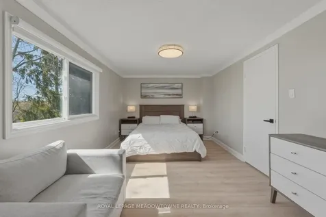 2272 Mowat Avenue Oakville ON L6H 5L8