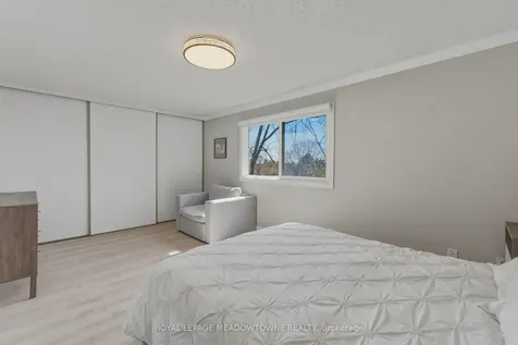 2272 Mowat Avenue Oakville ON L6H 5L8