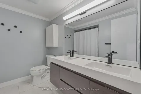 2272 Mowat Avenue Oakville ON L6H 5L8