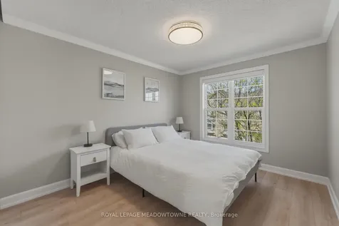 2272 Mowat Avenue Oakville ON L6H 5L8